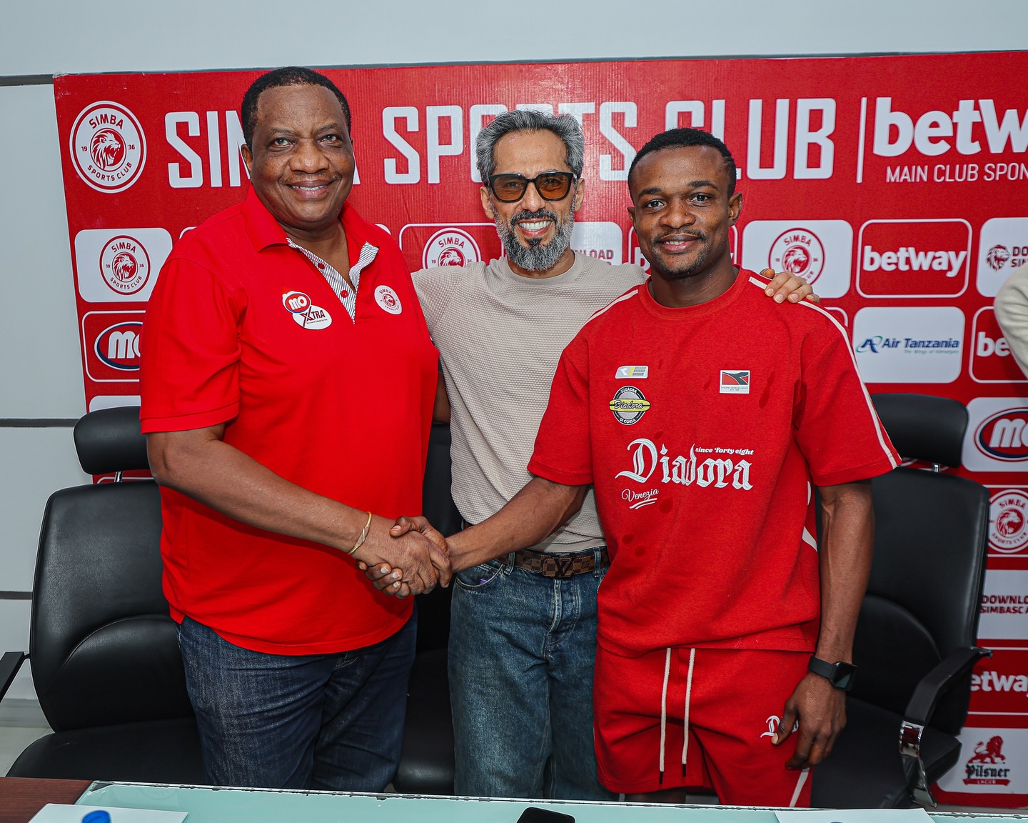Simba Extend Elie Mpanzu’s Contract for Two More Seasons