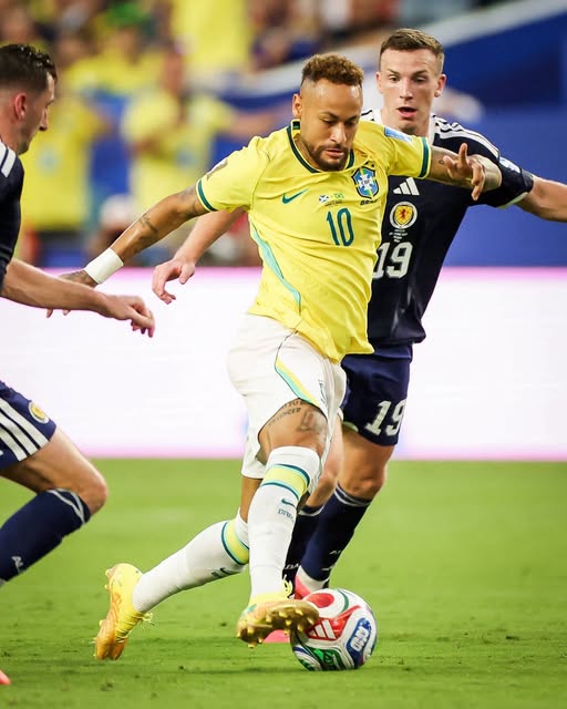 Neymar Returns as Brazil Cruise Into World Cup Knockout Stage