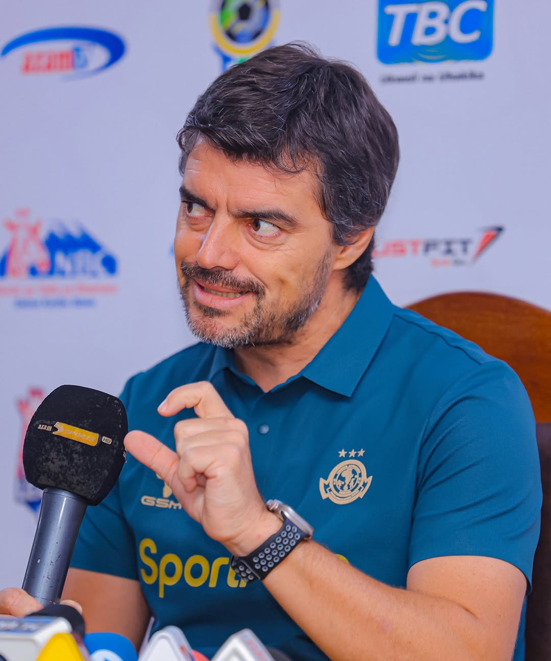 KOCHA YANGA AIHOFIA PAMBA JIJI