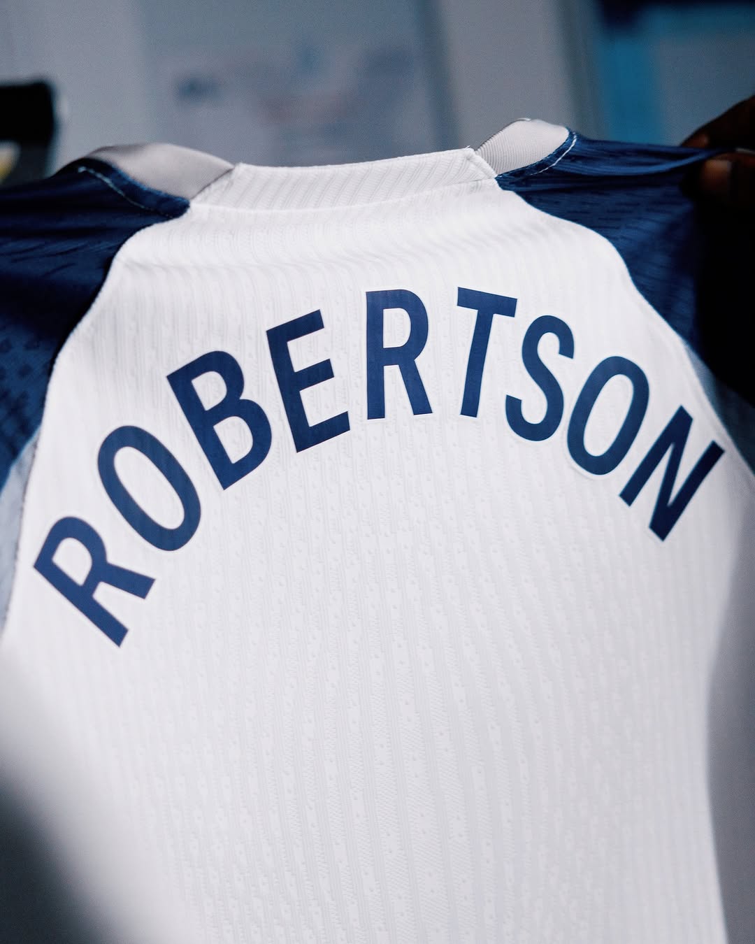 Robertison atua Spurs