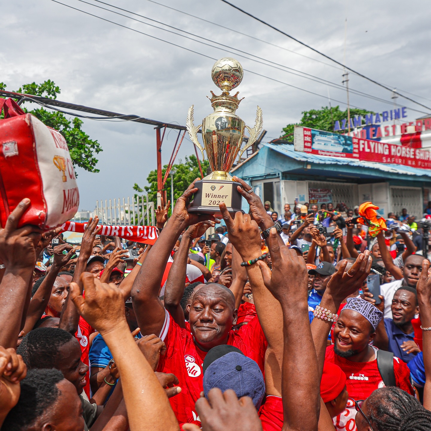 Simba yarejea Dar, mashabiki wamiminika kupokea taji